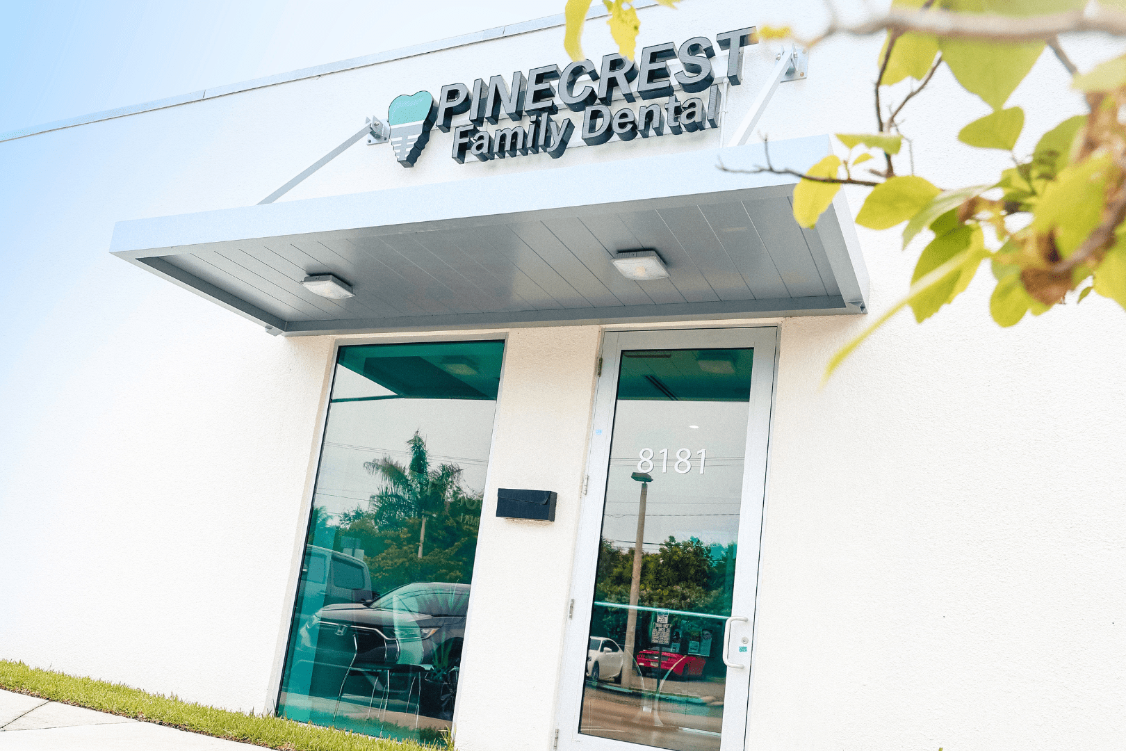 outside view of the Pinecrest Family Dental